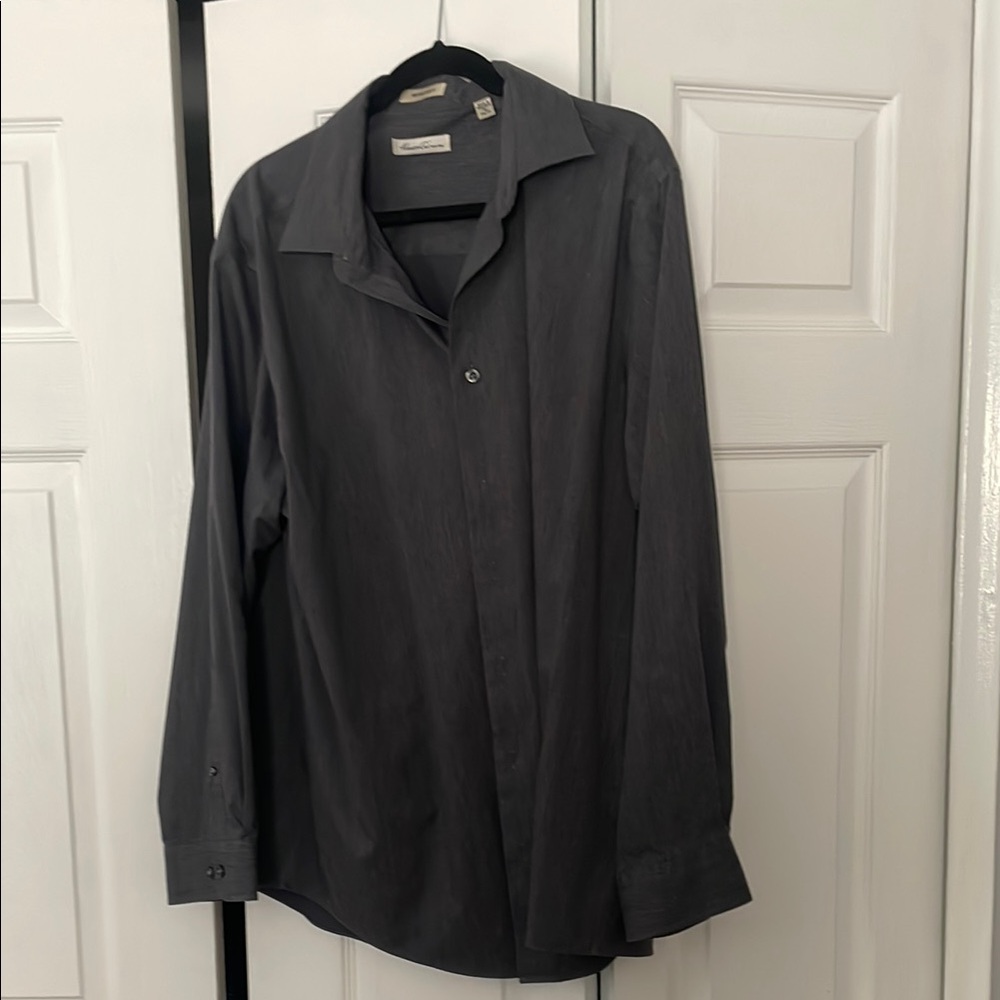 Men's Gray Button-Up Shirt